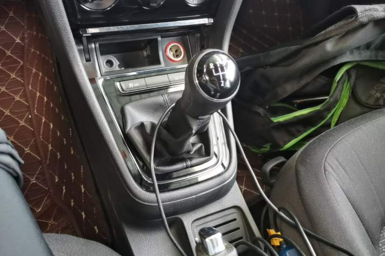 Used Volkswagen Bora 2015 Value Edition 1.6L Manual Fashionable Style Gear Lever