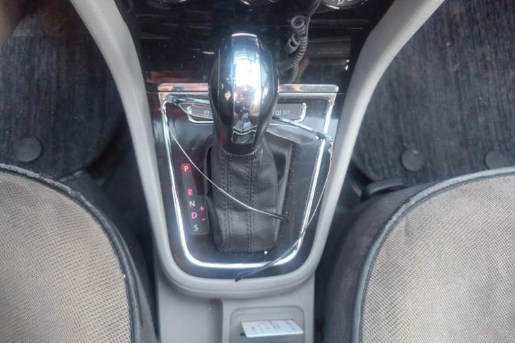 Used Volkswagen Bora 2015 Qihui Edition 1.6L Automatic Fashion Model Gear Lever