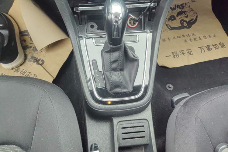 Used Volkswagen Bora 2015 Qihui Edition 1.6L Automatic Fashion Model Gear Lever