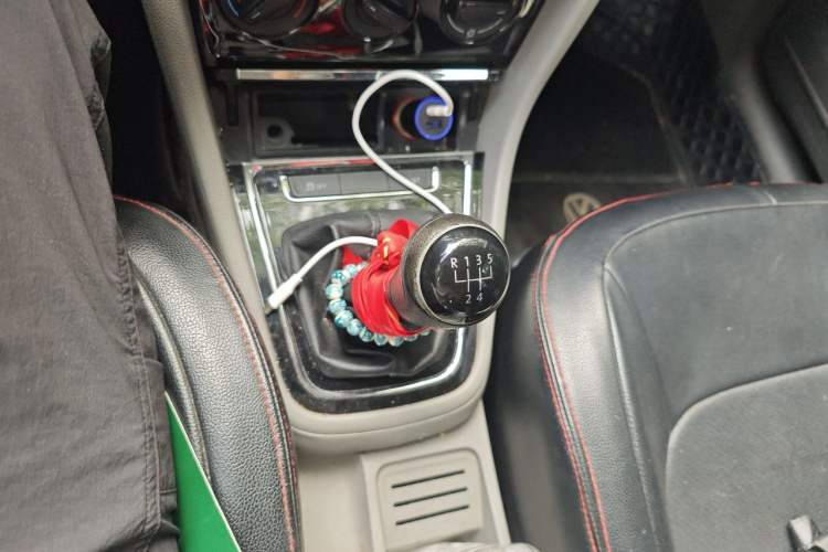 Used Volkswagen Bora 2015 Value Edition 1.6L Manual Fashionable Style Gear Lever