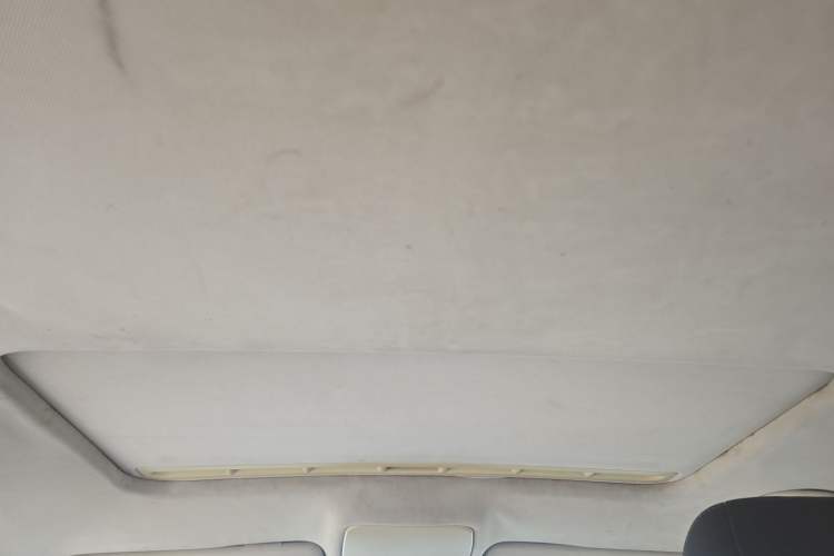 Used Volkswagen Bora 2015 Value Edition 1.6L Automatic Comfort Version Headliner