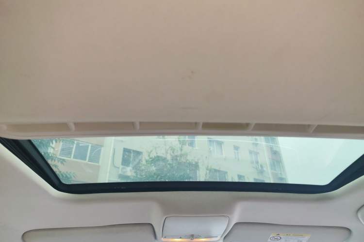 Used Volkswagen Bora 2015 Value Edition 1.6L Automatic Comfort Version Headliner