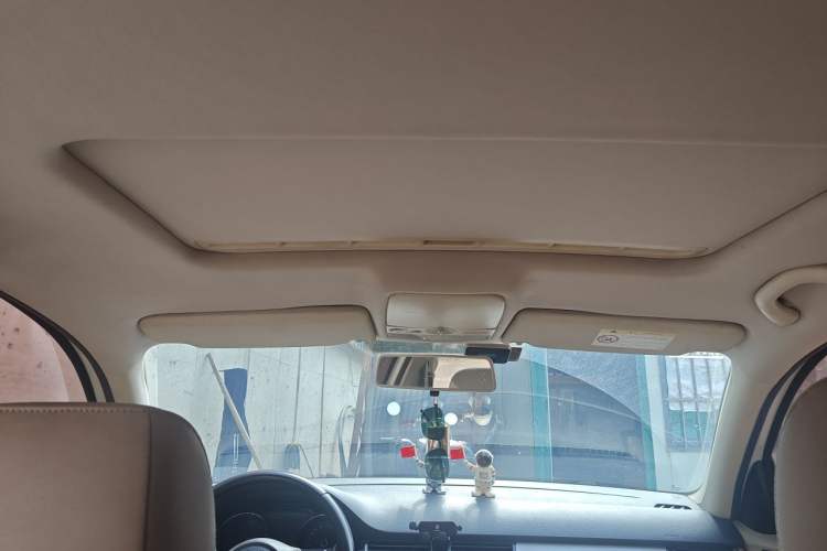 Used Volkswagen Bora 2015 Value Edition 1.6L Automatic Comfort Version Headliner