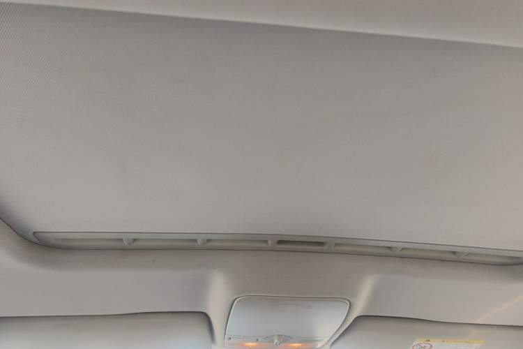 Used Volkswagen Bora 2015 Value Edition 1.6L Automatic Comfort Version Headliner