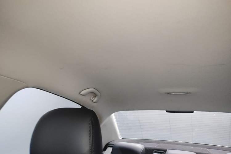Used Volkswagen Bora 2015 Value Edition 1.6L Manual Fashionable Style Headliner