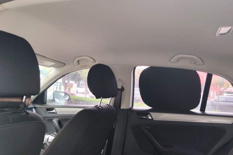 Used Volkswagen Bora 2015 Value Edition 1.6L Manual Fashionable Style Headliner