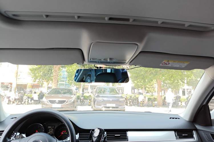 Used Volkswagen Bora 2015 Value Edition 1.6L Automatic Comfort Version Headliner