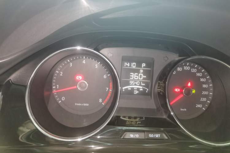 Used Volkswagen Bora 2015 Value Edition 1.4TSI Automatic Sportline Instrument Cluster