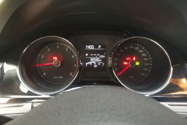 Used Volkswagen Bora 2015 Value Edition 1.6L Automatic Comfort Version Instrument Cluster