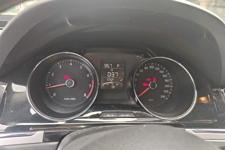 Used Volkswagen Bora 2015 Value Edition 1.6L Automatic Comfort Version Instrument Cluster