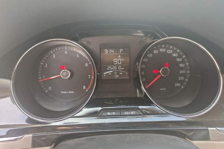 Used Volkswagen Bora 2015 Value Edition 1.6L Automatic Comfort Version Instrument Cluster