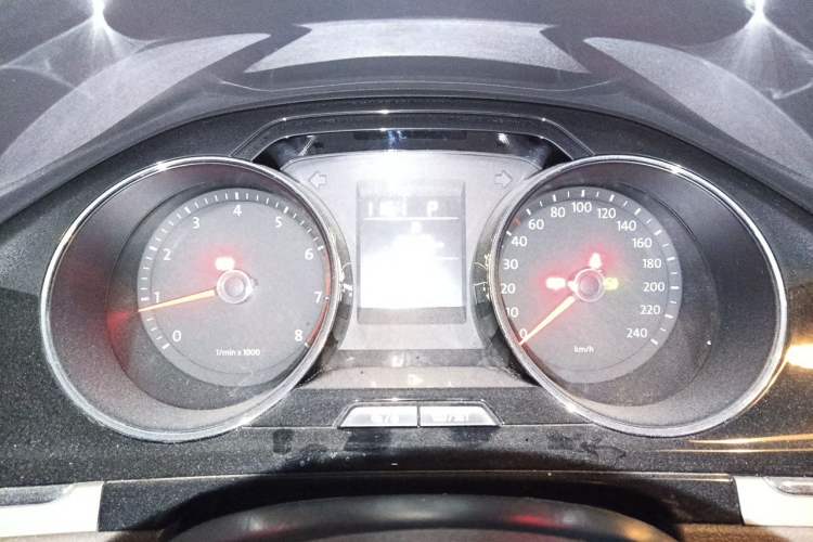 Used Volkswagen Bora 2015 Value Edition 1.6L Automatic Comfort Version Instrument Cluster