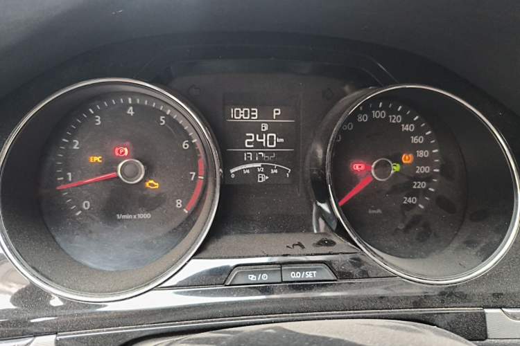 Used Volkswagen Bora 2015 Value Edition 1.6L Automatic Comfort Version Instrument Cluster