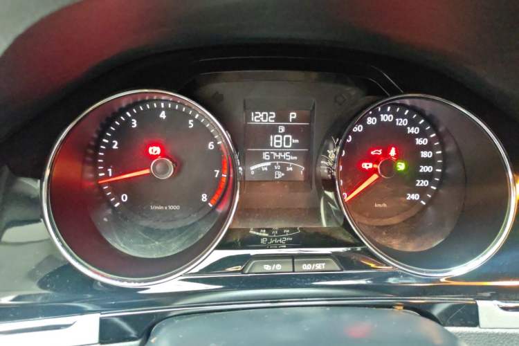 Used Volkswagen Bora 2015 Value Edition 1.6L Automatic Comfort Version Instrument Cluster