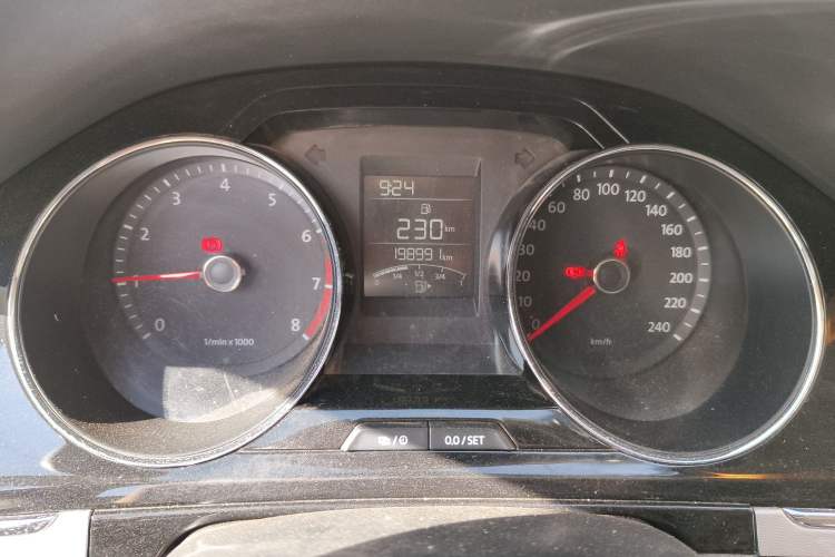 Used Volkswagen Bora 2015 Zhuihui Edition 1.6L Manual Comfort Model Instrument Cluster