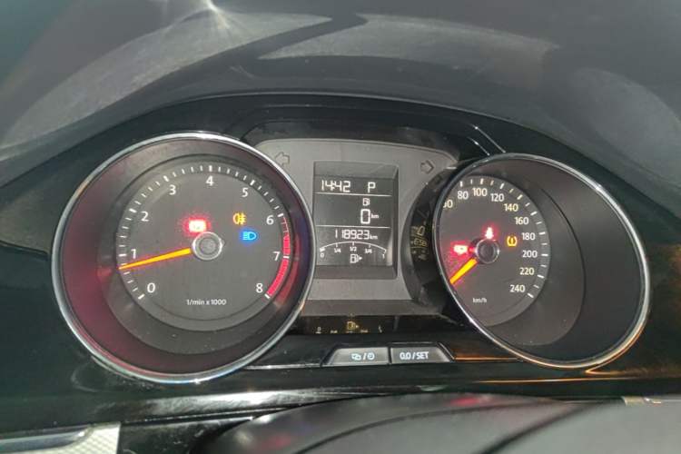 Used Volkswagen Bora 2015 Value Edition 1.4TSI Automatic Sportline Instrument Cluster