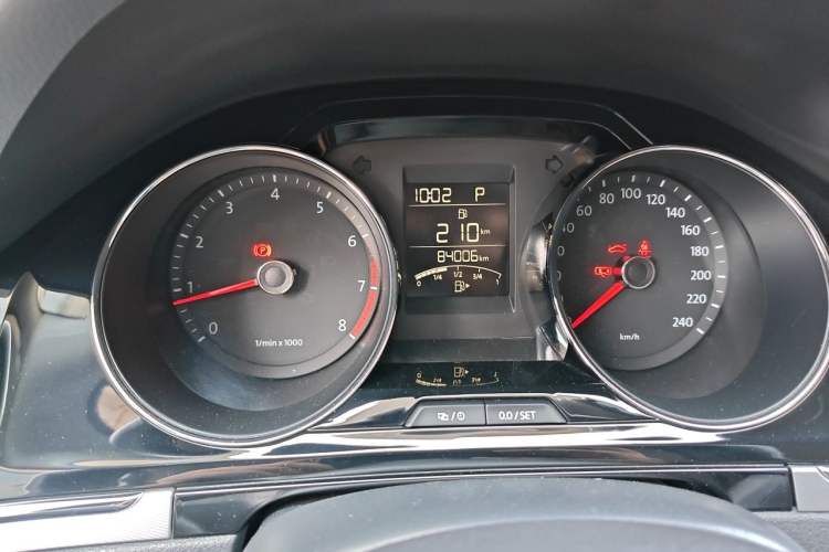 Used Volkswagen Bora 2015 Value Edition 1.6L Automatic Comfort Version Instrument Cluster