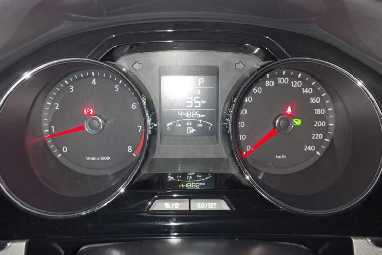 Used Volkswagen Bora 2015 Value Edition 1.4TSI Automatic Sportline Instrument Cluster
