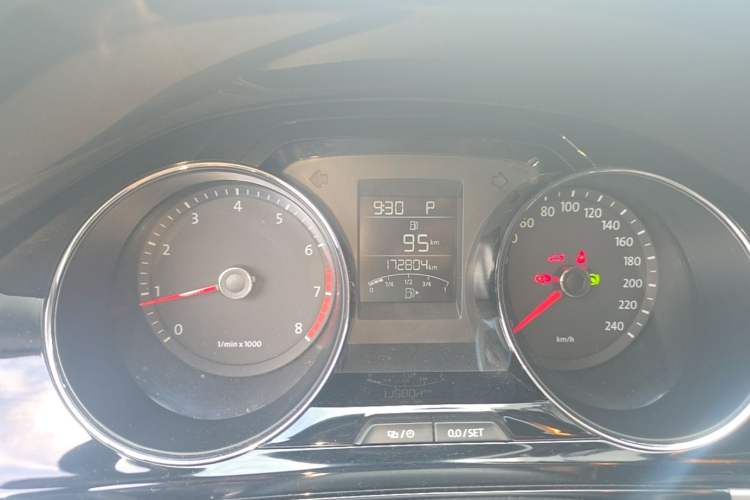 Used Volkswagen Bora 2015 Value Edition 1.6L Automatic Comfort Version Instrument Cluster