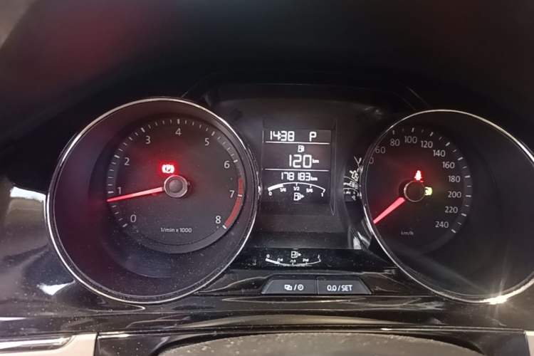 Used Volkswagen Bora 2015 Value Edition 1.6L Automatic Comfort Version Instrument Cluster
