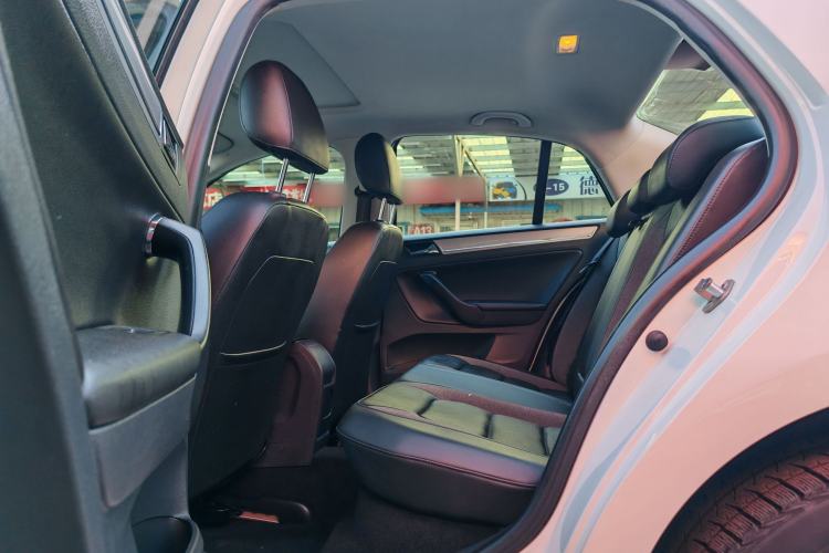 Used Volkswagen Bora 2015 Value Edition 1.6L Automatic Comfort Version Interior 2
