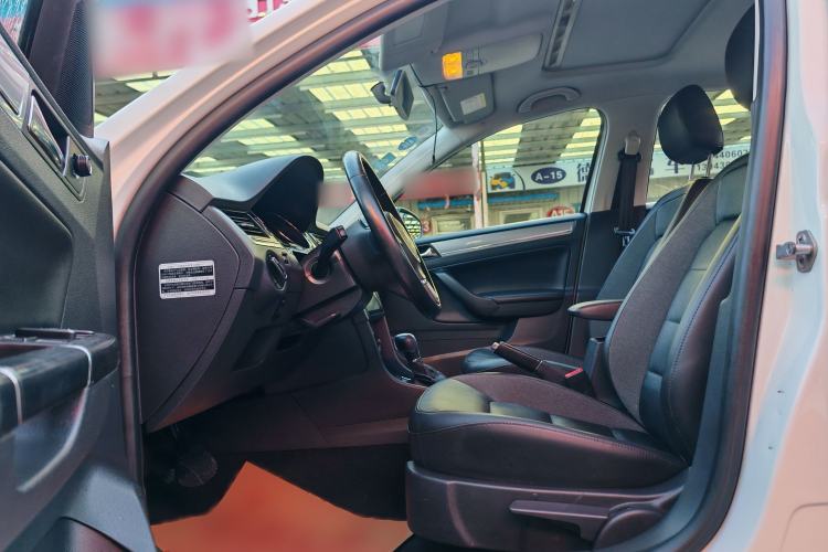 Used Volkswagen Bora 2015 Value Edition 1.6L Automatic Comfort Version Interior 3