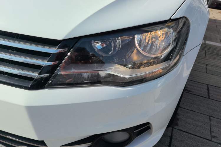 Used Volkswagen Bora 2015 Qihui Edition 1.6L Automatic Fashion Model Left Front Headlight