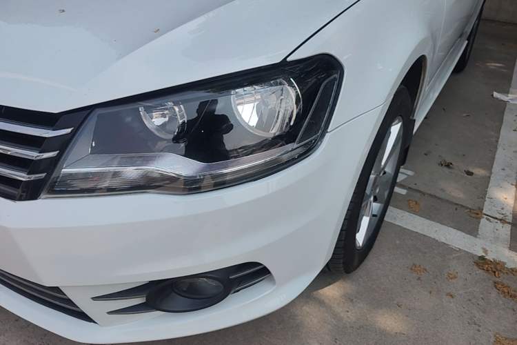 Used Volkswagen Bora 2015 Qihui Edition 1.6L Automatic Fashion Model Left Front Headlight