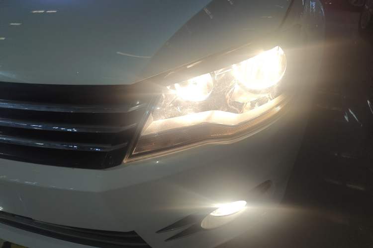 Used Volkswagen Bora 2015 Qihui Edition 1.6L Automatic Fashion Model Left Front Headlight