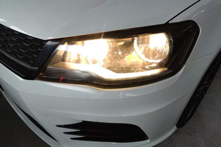 Used Volkswagen Bora 2015 Value Edition 1.4TSI Automatic Sportline Left Front Headlight