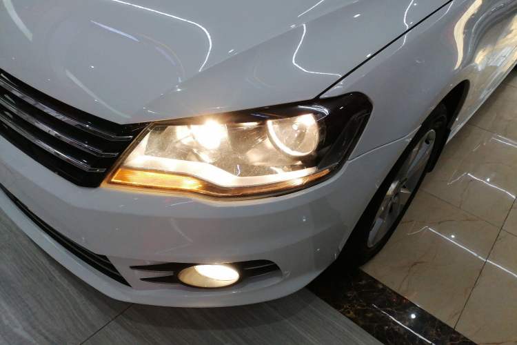 Used Volkswagen Bora 2015 Value Edition 1.6L Manual Fashionable Style Left Front Headlight