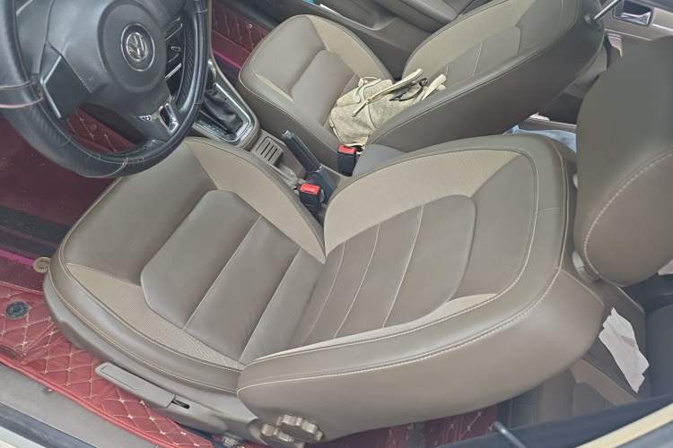 Used Volkswagen Bora 2015 Value Edition 1.6L Automatic Comfort Version Left Front Seat