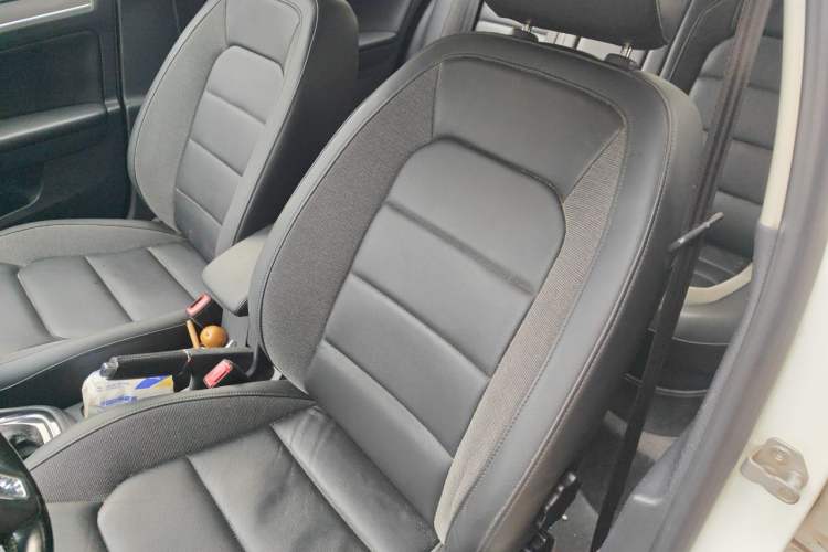Used Volkswagen Bora 2015 Value Edition 1.6L Automatic Comfort Version Left Front Seat