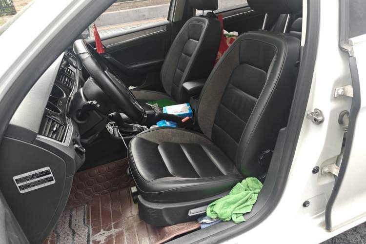 Used Volkswagen Bora 2015 Value Edition 1.6L Automatic Comfort Version Left Front Seat