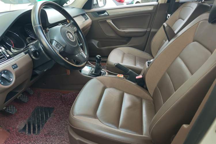 Used Volkswagen Bora 2015 Zhuihui Edition 1.6L Manual Comfort Model Left Front Seat