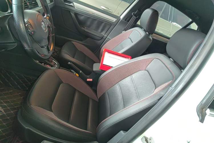 Used Volkswagen Bora 2015 Value Edition 1.4TSI Automatic Sportline Left Front Seat