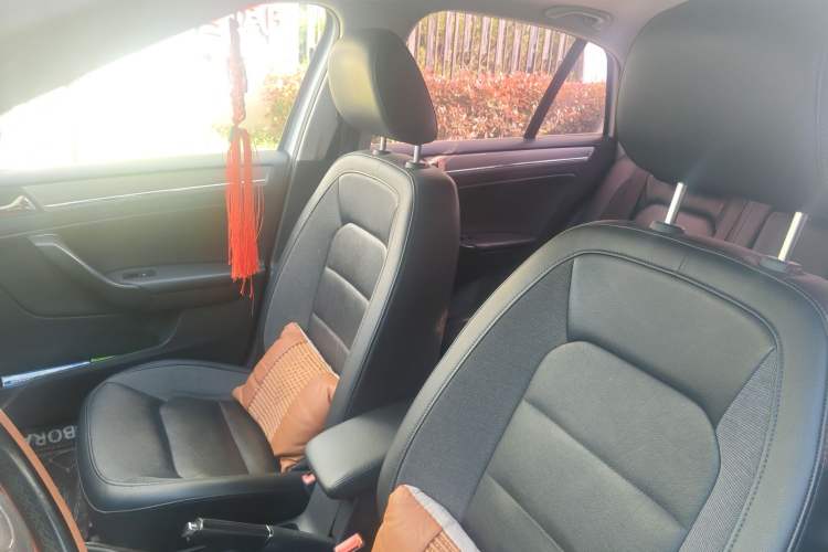 Used Volkswagen Bora 2015 Value Edition 1.6L Automatic Comfort Version Left Front Seat