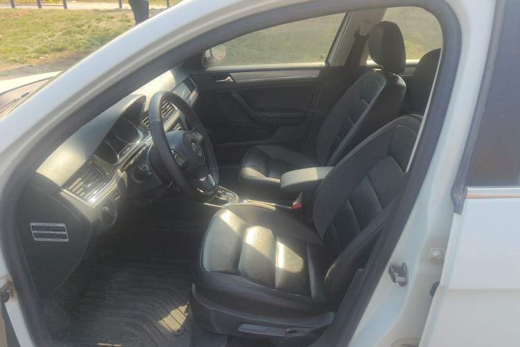 Used Volkswagen Bora 2015 Value Edition 1.6L Automatic Comfort Version Left Front Seat