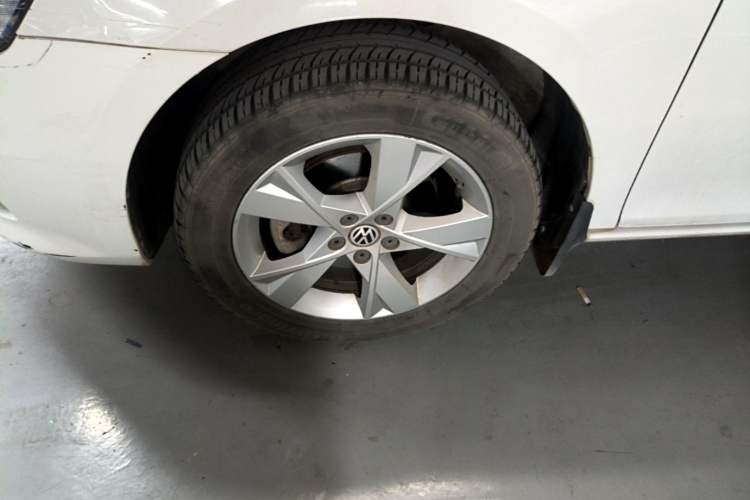 Used Volkswagen Bora 2015 Zhuihui Edition 1.6L Manual Comfort Model Left Front Wheel Hub