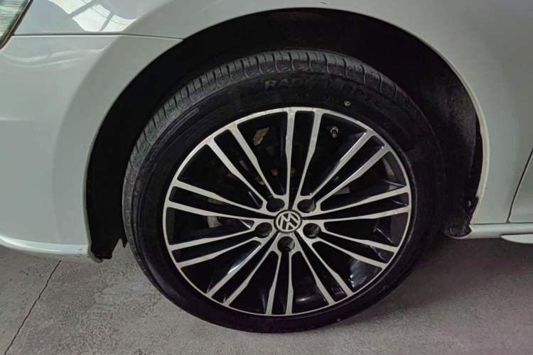Used Volkswagen Bora 2015 Value Edition 1.4TSI Automatic Sportline Left Front Wheel Hub