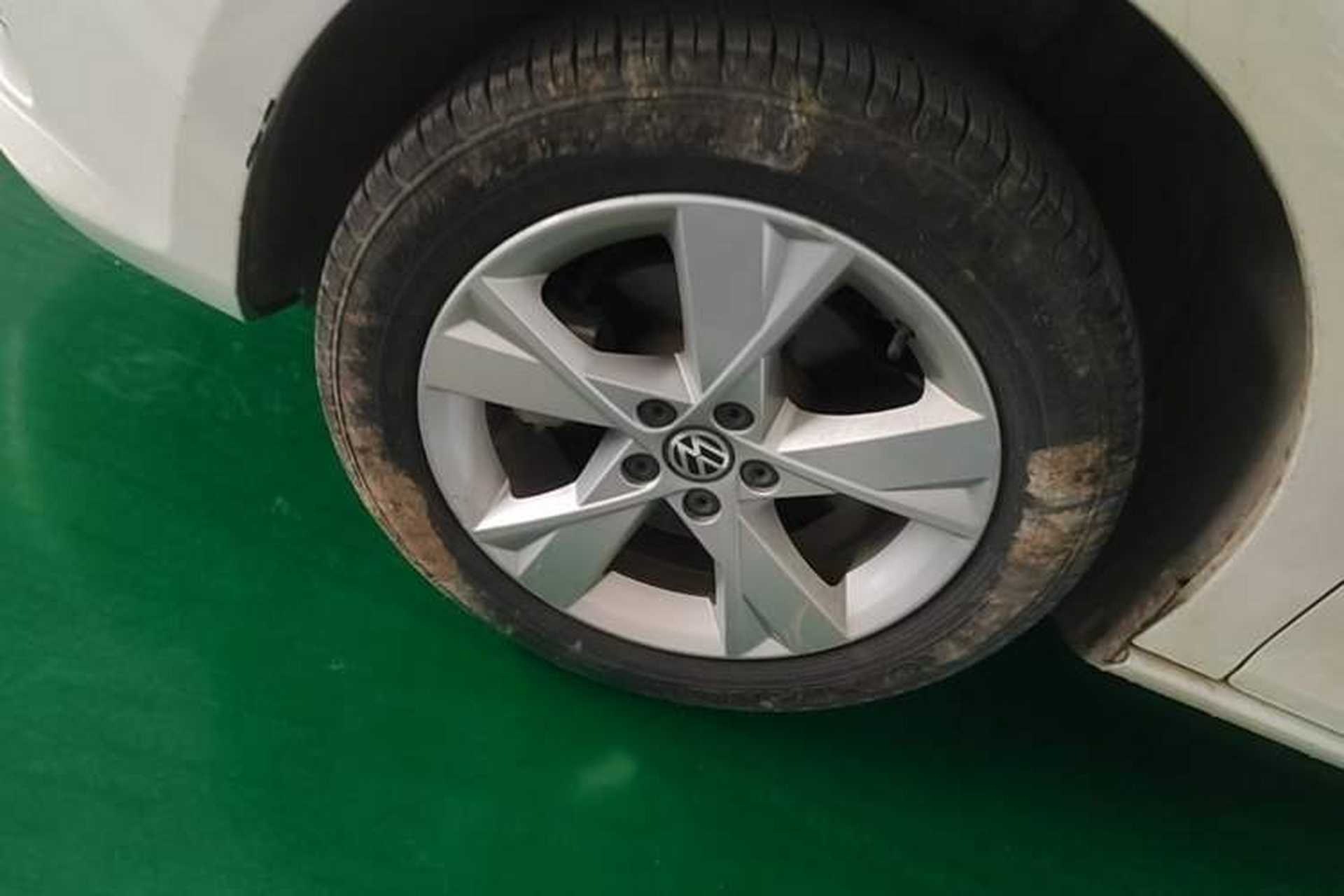 Used Volkswagen Bora 2015 Value Edition 1.6L Manual Fashionable Style Left Front Wheel Hub