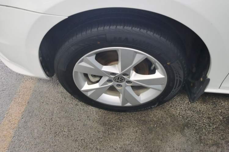 Used Volkswagen Bora 2015 Value Edition 1.6L Manual Fashionable Style Left Front Wheel Hub