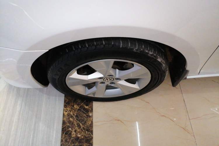 Used Volkswagen Bora 2015 Value Edition 1.6L Manual Fashionable Style Left Front Wheel Hub