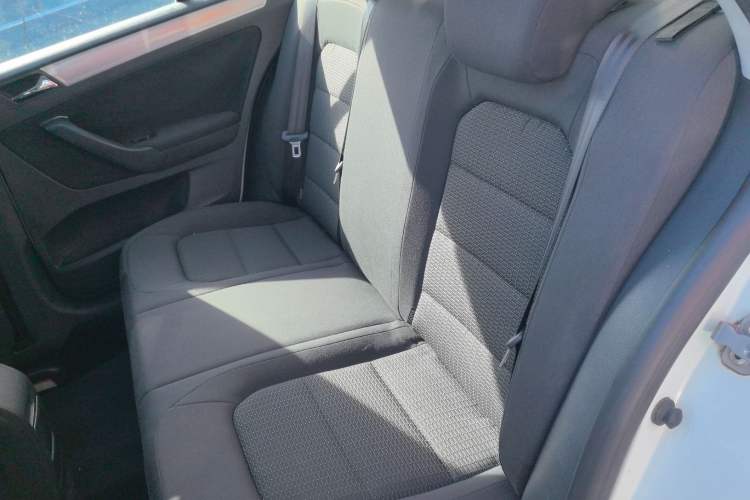 Used Volkswagen Bora 2015 Qihui Edition 1.6L Automatic Fashion Model Left Rear Seat