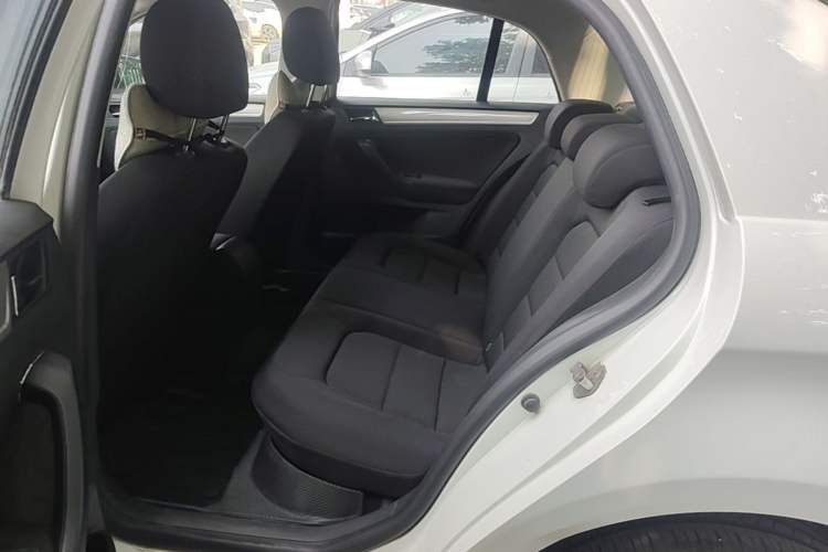 Used Volkswagen Bora 2015 Qihui Edition 1.6L Automatic Fashion Model Left Rear Seat