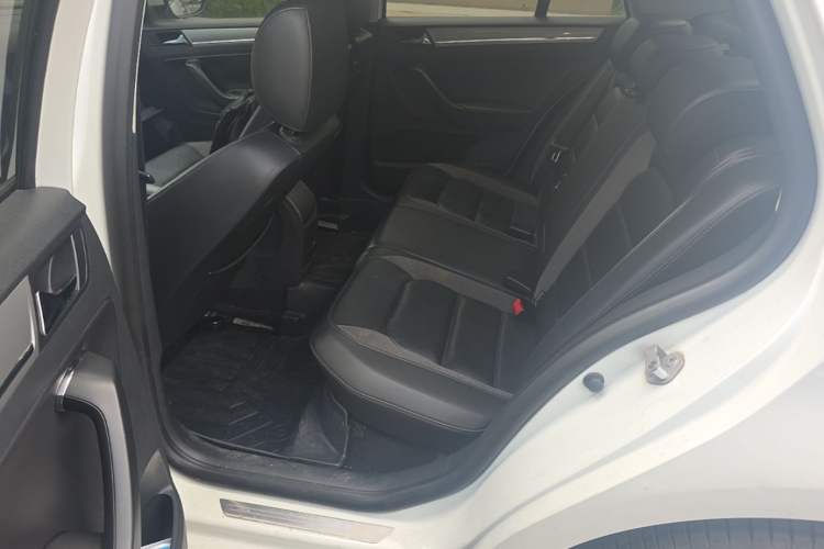 Used Volkswagen Bora 2015 Value Edition 1.6L Automatic Comfort Version Left Rear Seat