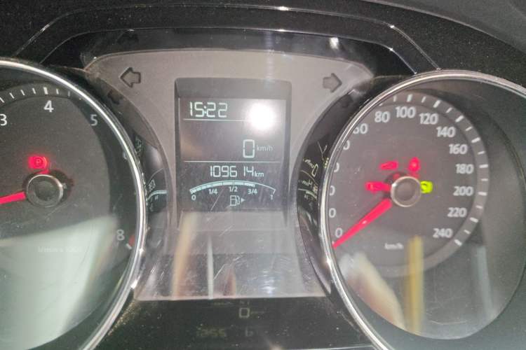 Used Volkswagen Bora 2015 Value Edition 1.6L Automatic Comfort Version Odometer Close Up