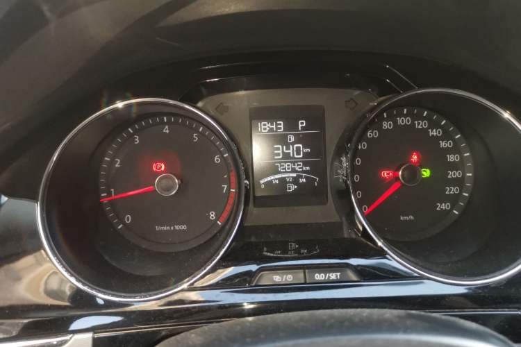 Used Volkswagen Bora 2015 Value Edition 1.6L Automatic Comfort Version Odometer Close Up