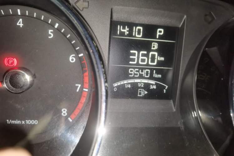Used Volkswagen Bora 2015 Value Edition 1.4TSI Automatic Sportline Odometer Close Up
