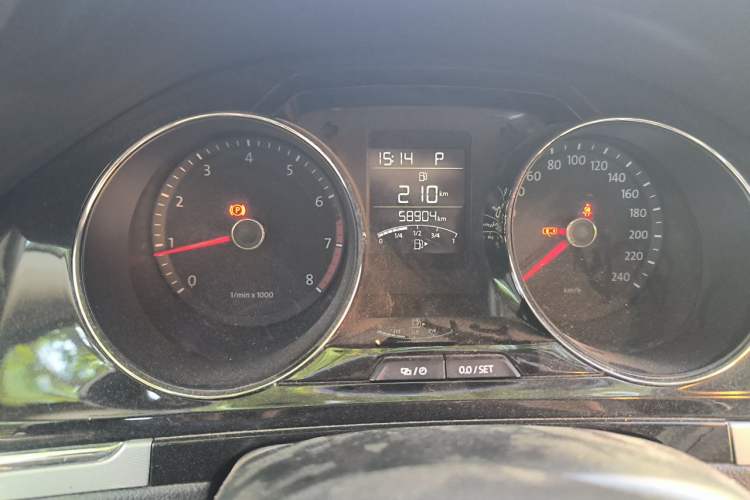 Used Volkswagen Bora 2015 Qihui Edition 1.6L Automatic Fashion Model Odometer Close Up